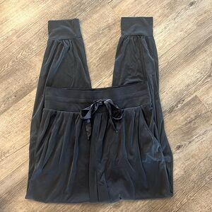 VICTORIA'S SECRET
Ribbed Jogger
Size: M charcoal, black color
